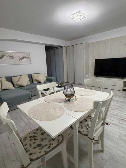Apartament cu 3 camere decomandat în Titan