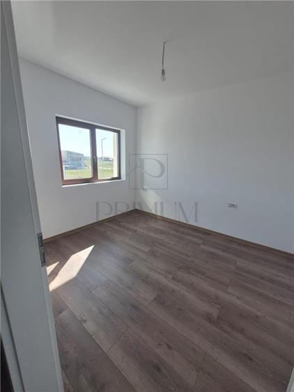 Duplex cu 4 camere cu Canalizare în Moșnița Veche