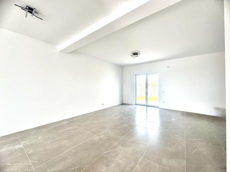 Duplex cu 4 camere cu Canalizare în Urseni
