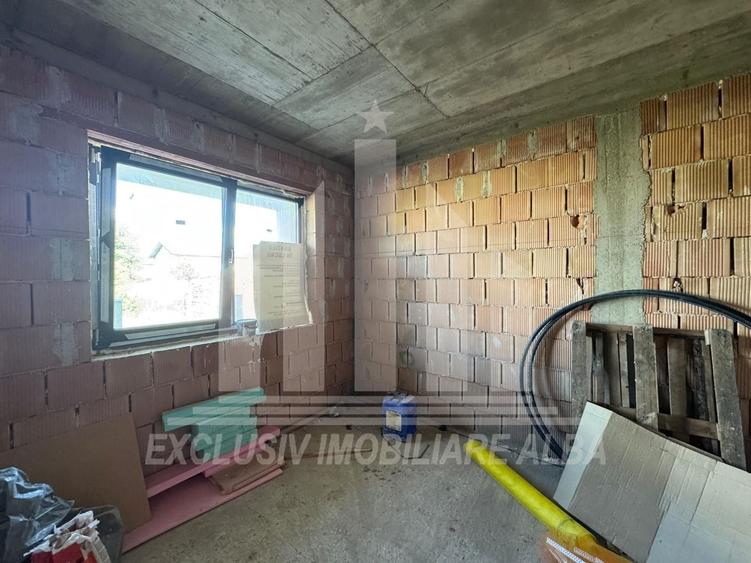 Casă individuală cu 4 camere cu Canalizare în Cetate