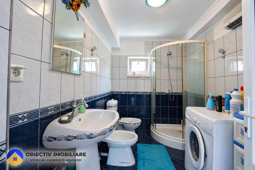 Casă individuală cu 7 camere cu Teren 538 Mp în Central