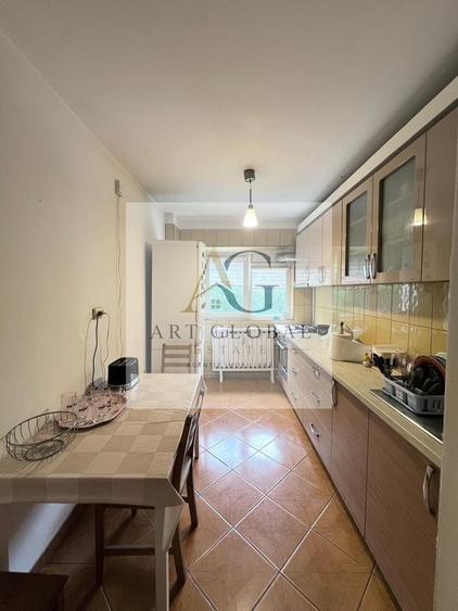 Apartament cu 3 camere semidecomandat, mobilat în Titan