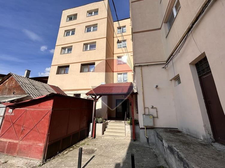 Apartament cu 3 camere decomandat, mobilat în Central