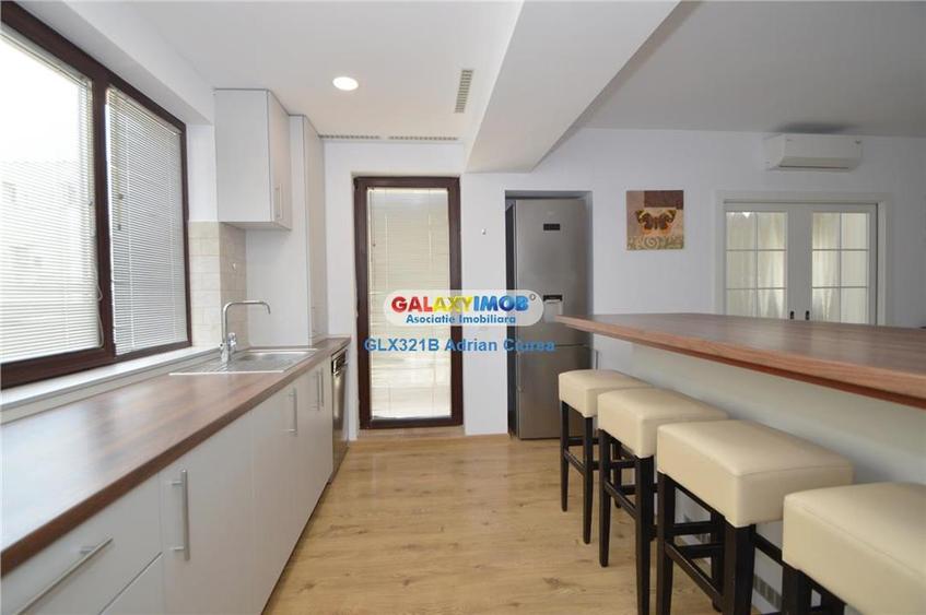 Apartament cu 3 camere semidecomandat, mobilat în Ștefan cel Mare