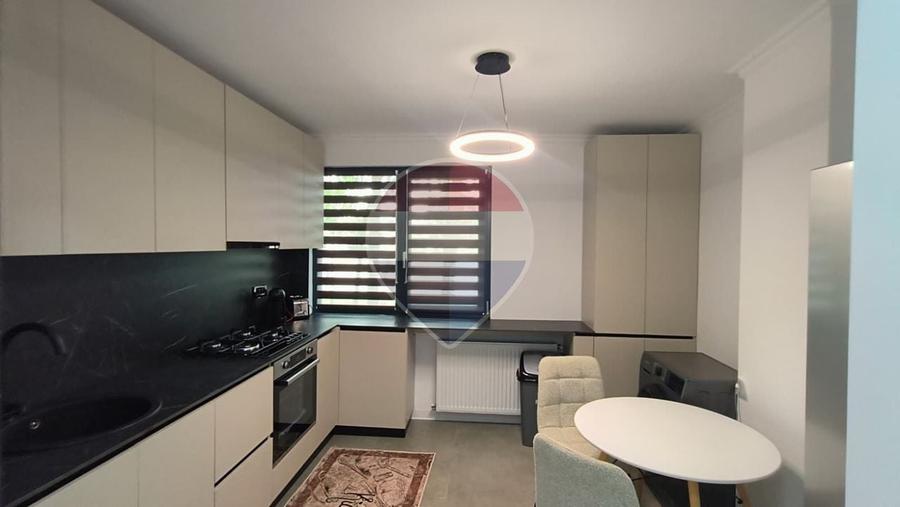 Apartament cu 3 camere decomandat, mobilat în Mazepa 1