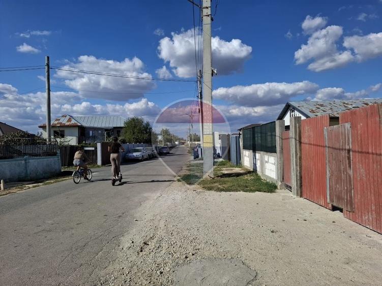 Teren Construcții intravilan de 800 mp, în Tânganu