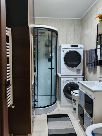 Apartament cu 3 camere decomandat în Florești