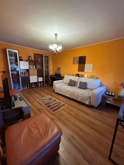 Apartament cu 3 camere în Far