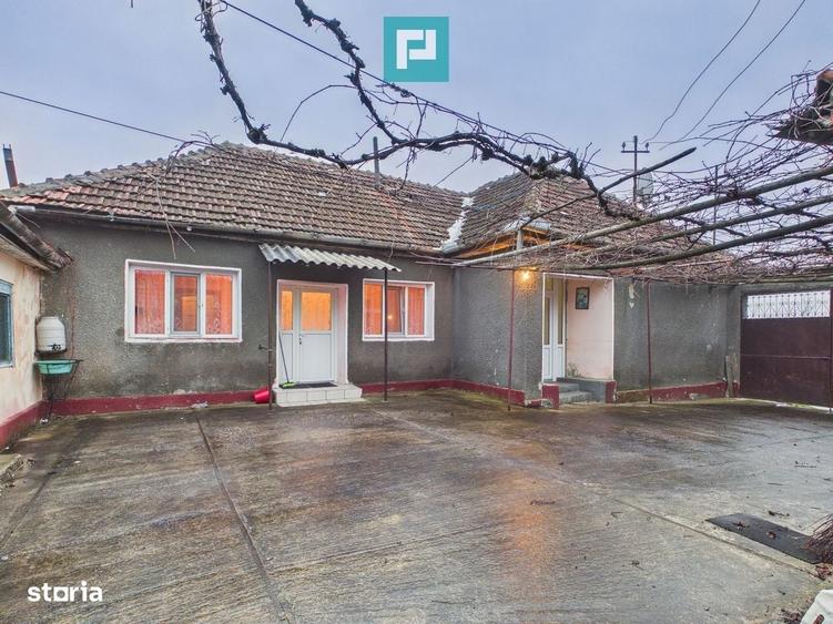 Casă cu 3 camere în Rontău