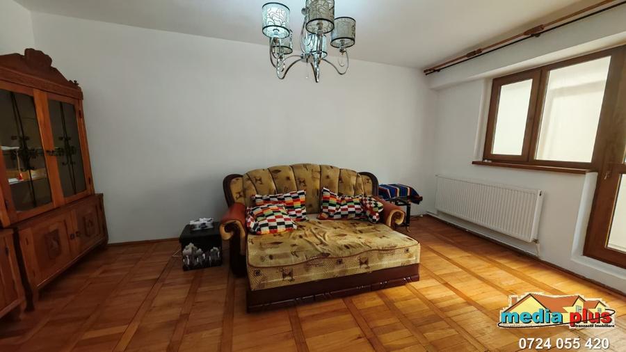 Apartament cu 4 camere decomandat în I. C. Frimu