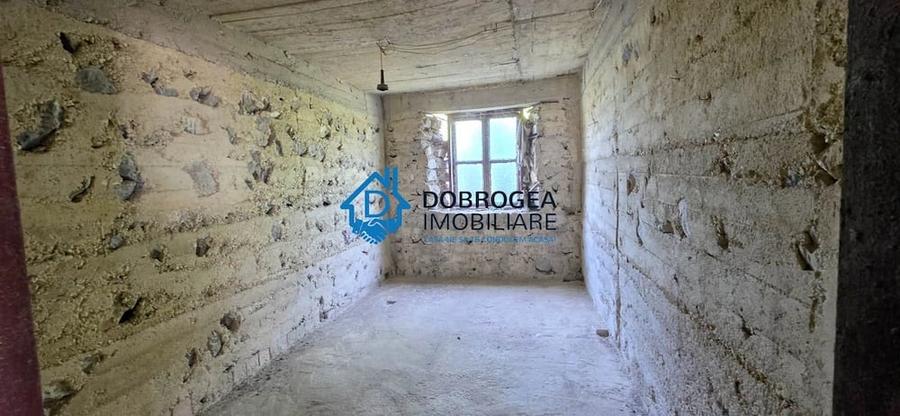 Casă cu 5 camere cu Teren 1250 Mp în Mahmudia