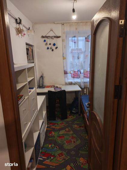 Apartament cu 4 camere semidecomandat în Central