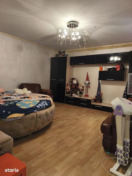 Casă cu 6 camere cu Teren 250 Mp în Tomis II