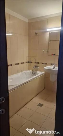 Apartament cu 3 camere decomandat în Buziașului