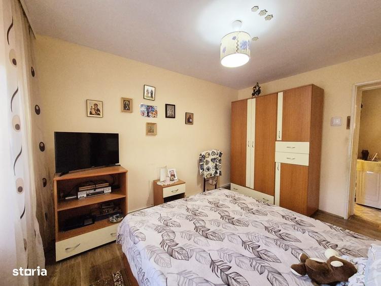 Apartament cu 3 camere semidecomandat în Mărăței