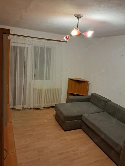 Apartament cu 2 camere semidecomandat în Simeria
