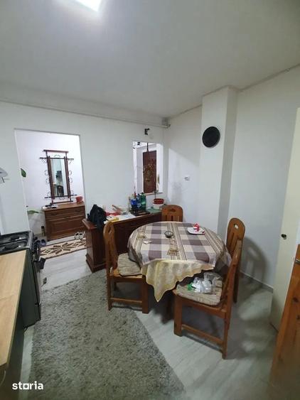 Apartament cu 4 camere semidecomandat în Săsar