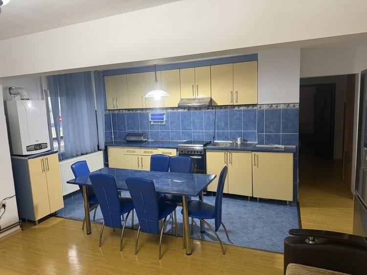Apartament cu 3 camere decomandat în Exterior Vest