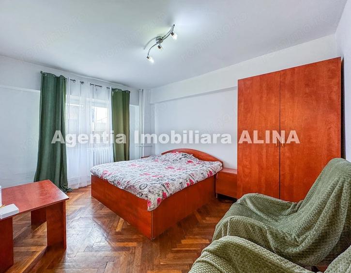 Garsonieră decomandată în Decebal