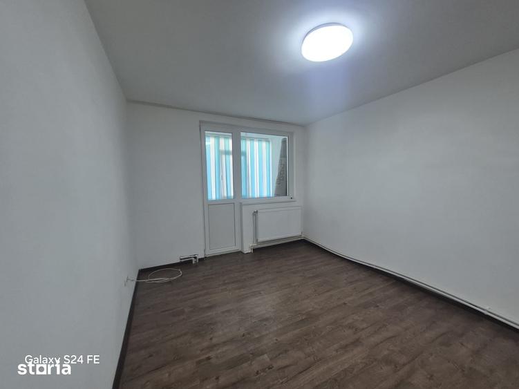 Apartament cu 3 camere în Dumbrava