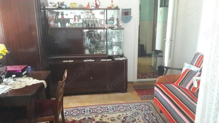 Apartament cu 3 camere semidecomandat în Micro 1