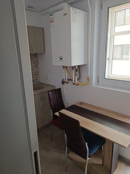 Garsonieră decomandată, mobilată în Valea Adâncă