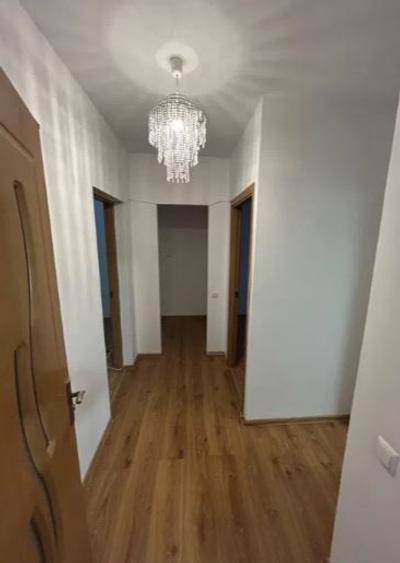 Apartament cu 3 camere semidecomandat, mobilat în Iancului