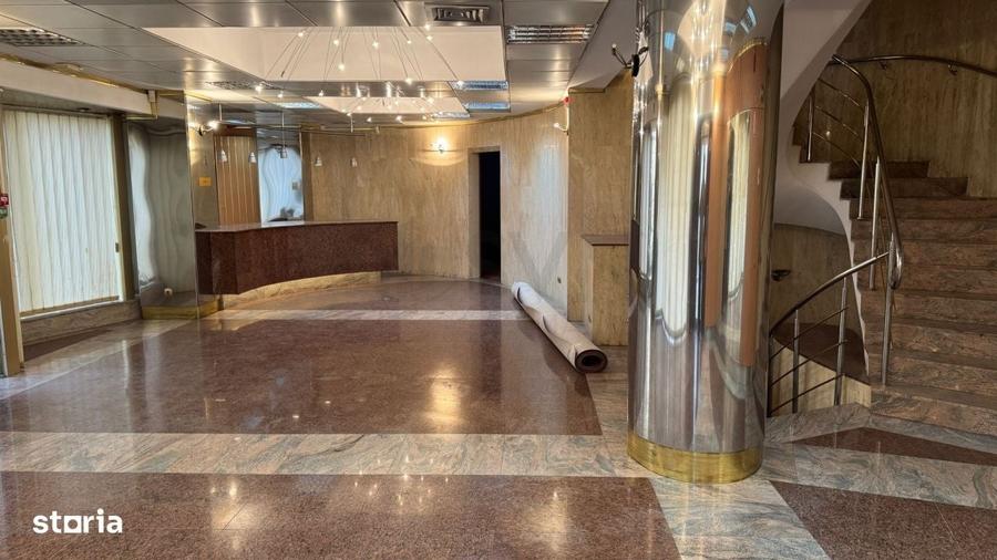 Spațiu comercial, de 3,500 mp, în Victoriei