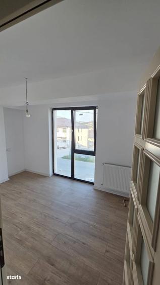 Apartament cu 3 camere în Hlincea