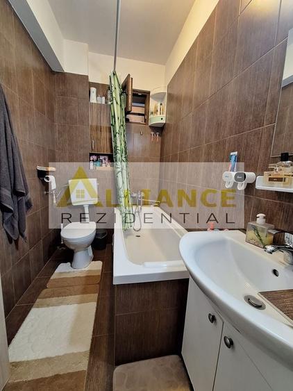 Apartament cu 2 camere semidecomandat, mobilat în Central