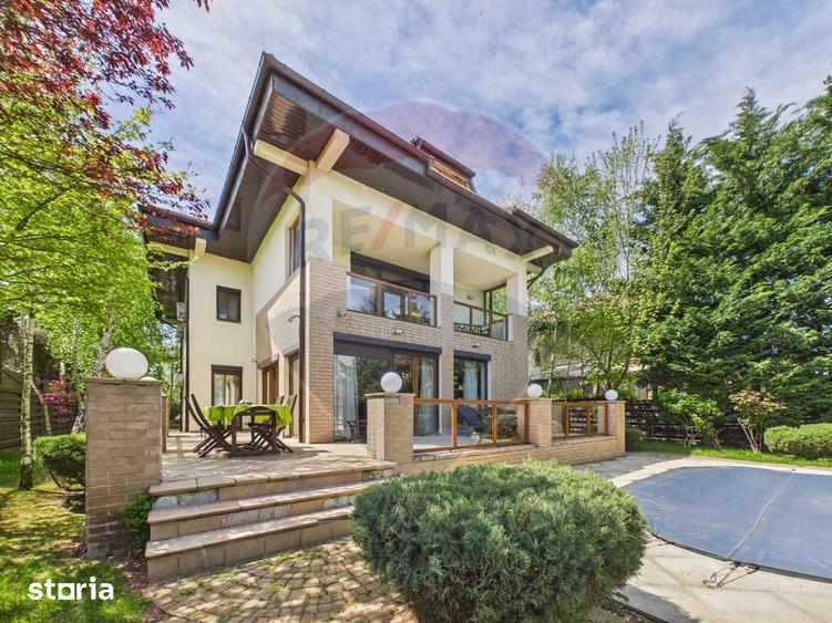 Casă cu 9 camere cu Teren 721 Mp în Crevedia