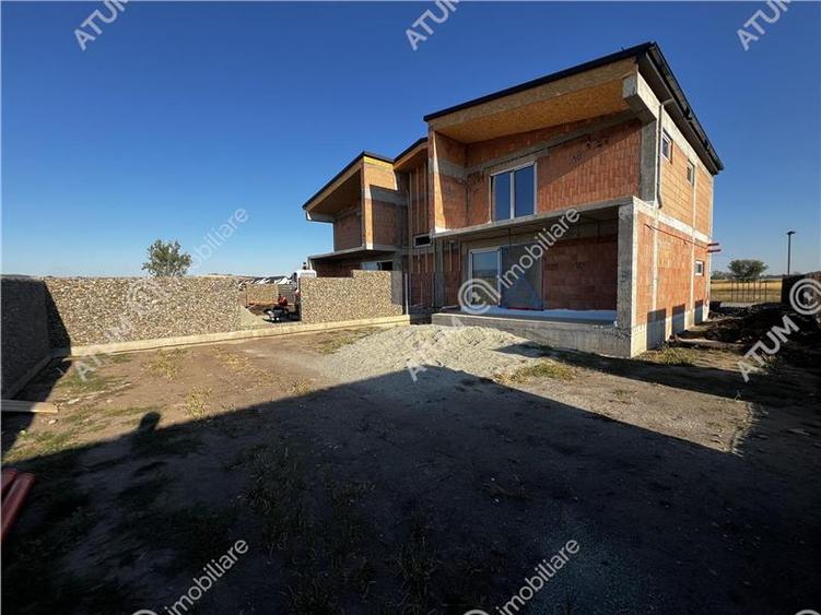 Duplex cu 4 camere cu Canalizare în Șura Mică