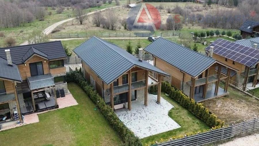 Casă cu 3 camere cu Teren 400 Mp în Glăjărie