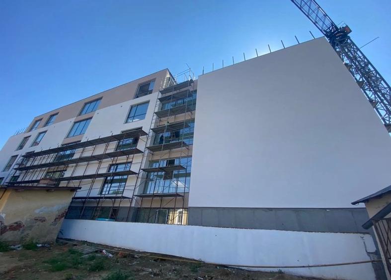 Birou, de 3,760 mp, în Central