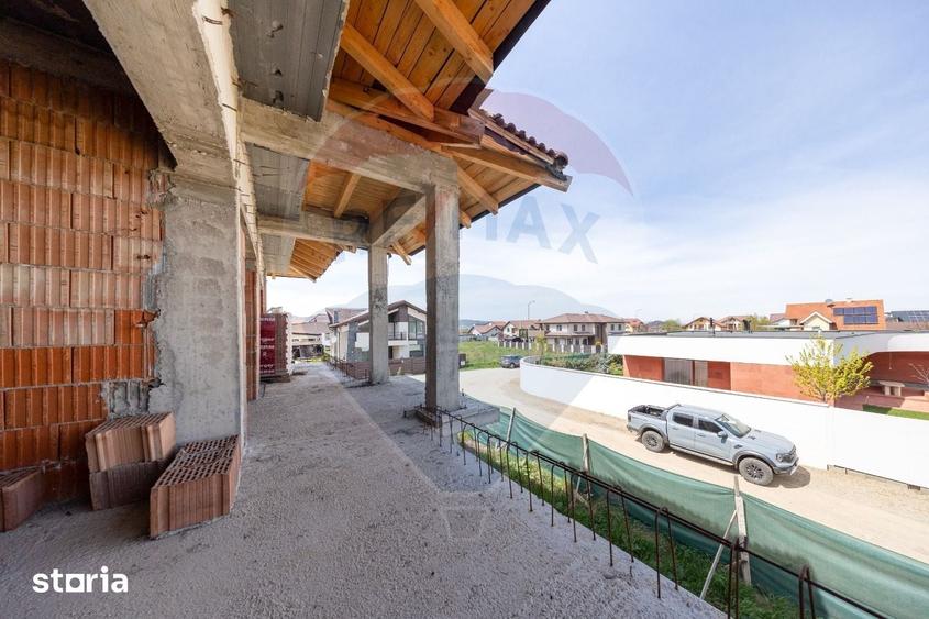 Casă cu 8 camere cu Teren 815 Mp în Central