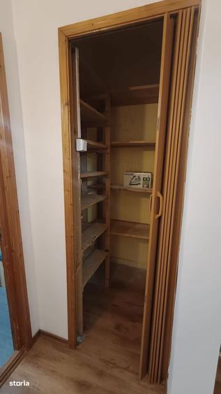 Apartament cu 3 camere decomandat în Carrefour