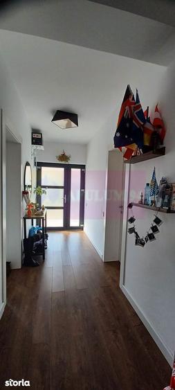 Casă cu 5 camere cu Teren 470 Mp în Săbăreni
