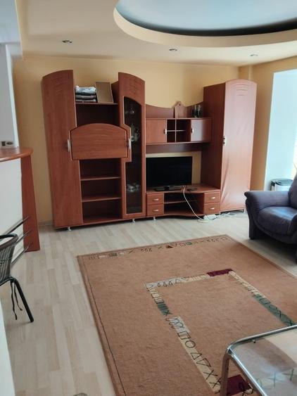 Apartament cu 3 camere semidecomandat în Plopilor