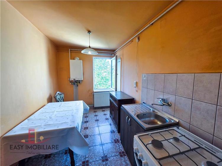 Apartament cu 3 camere decomandat în Tudor