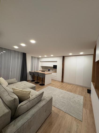Apartament cu 2 camere semidecomandat în Central
