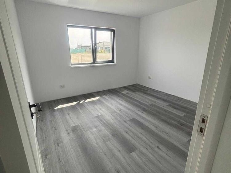 Casă individuală cu 4 camere cu Teren 320 Mp în Cârcea