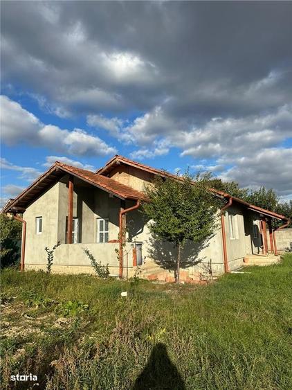 Casă cu 3 camere cu Teren 460 Mp în Oșorhei