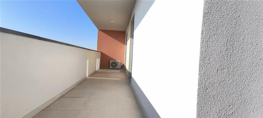 Apartament cu 3 camere nedecomandat în Aradului