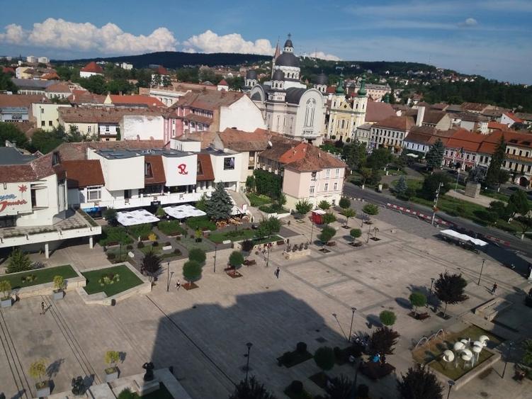 Apartament cu 2 camere decomandat, mobilat în Ultracentral