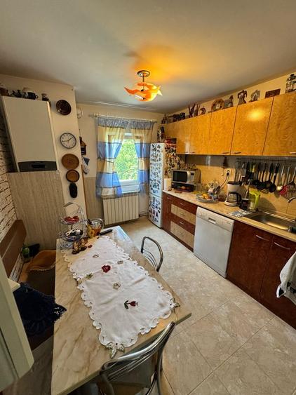 Apartament cu 4 camere decomandat, mobilat în CET