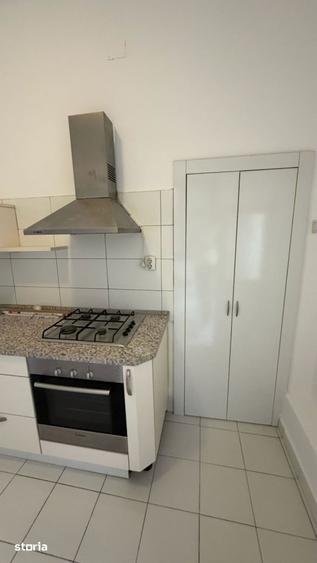 Apartament cu 6 camere semidecomandat în Cișmigiu
