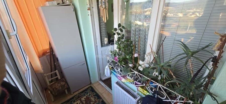 Apartament cu 3 camere decomandat, mobilat în Est