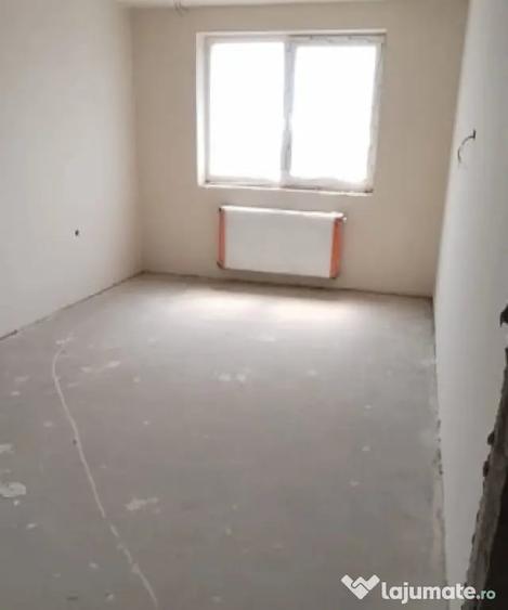 Apartament cu 2 camere semidecomandat în Chinteni