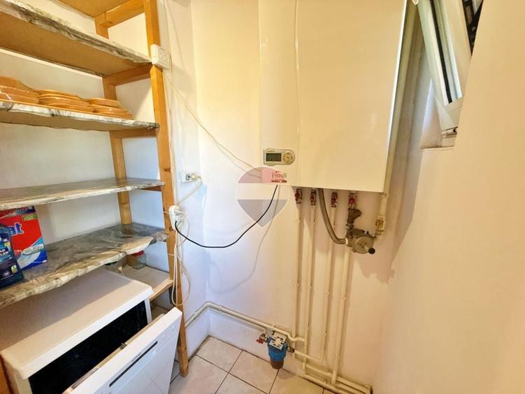 Apartament cu 3 camere decomandat, mobilat în Intim