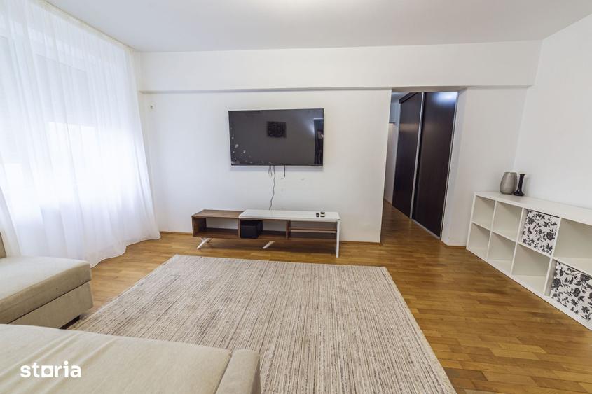 Apartament cu 3 camere semidecomandat în Titan